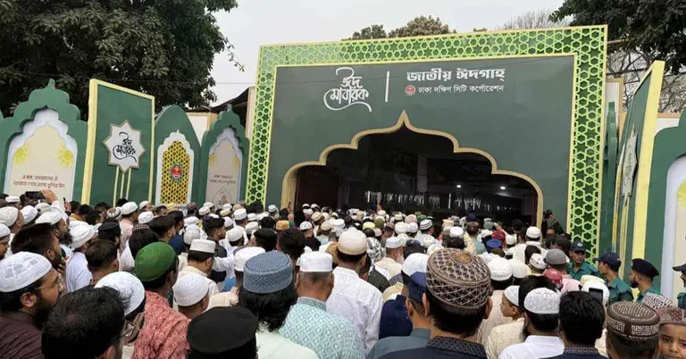 জাতীয় ঈদগাহ ময়দানে ঈদের প্রধান জামাত অনুষ্ঠিত